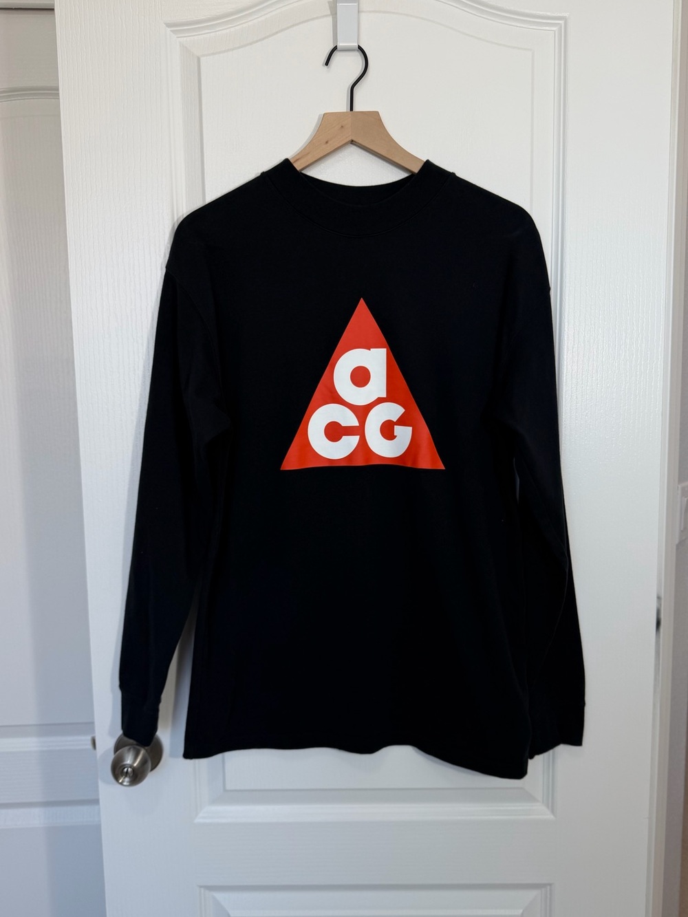 Nike Mens ACG Triangle Long Sleeve Tee Small